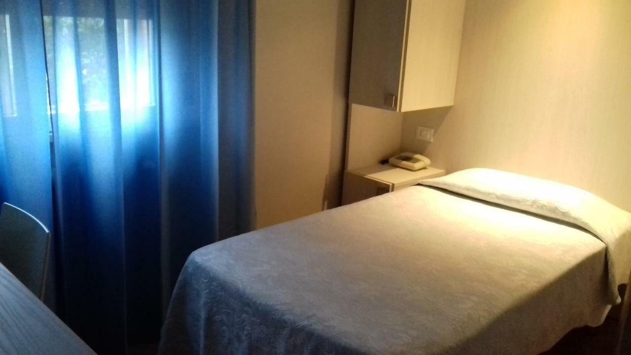 Air Hotel Forlì Екстериор снимка